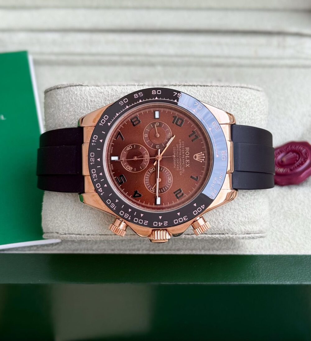 *Classic style meets superp functional ;the iconic fluting found on many Rolex classic watches. Have a look on this timepiece.*❣