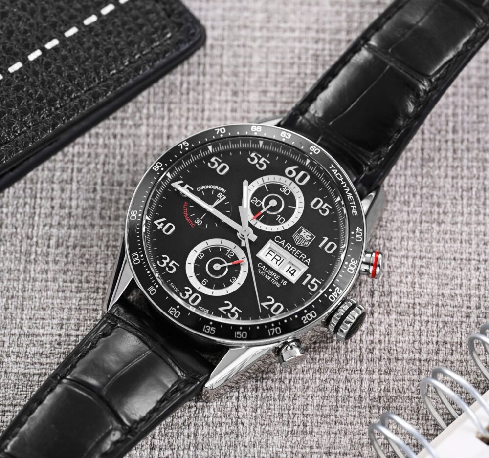 ⭐️ *The sleek, heritage-style design of the TAG Heuer Carrera Calibre 16 Day-Date hearkens back to the collection’s earliest racing roots. The uncluttered, all-black dial is legible in even the most challenging conditions.* ⭐️ - Image 4