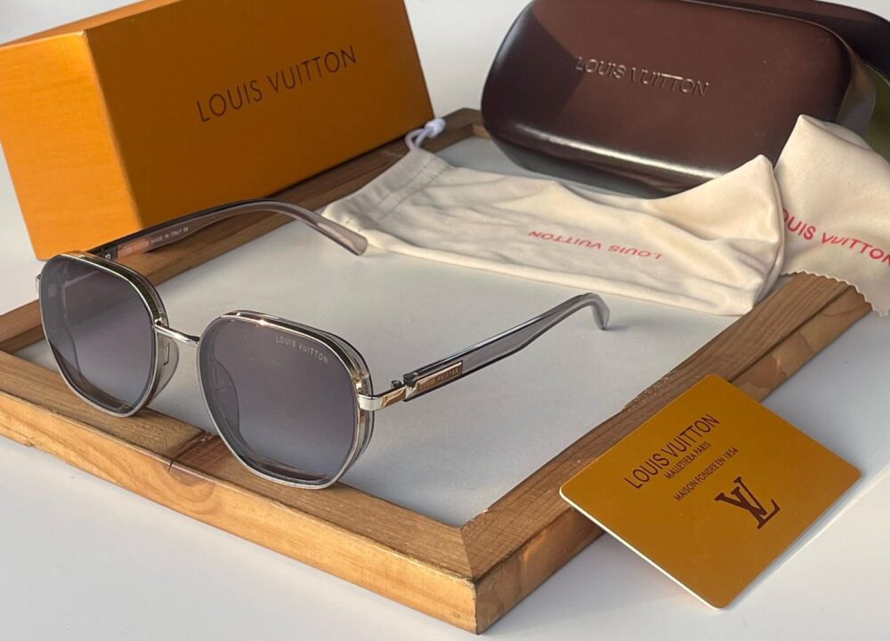 *LOUIS VUITTON SUNGLASSESS*

*UNISEX MODEL* - Image 3