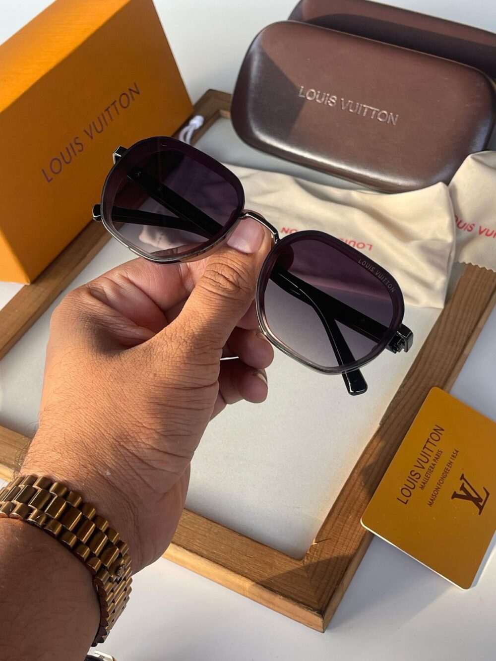 *LOUIS VUITTON SUNGLASSESS*

*UNISEX MODEL* - Image 12