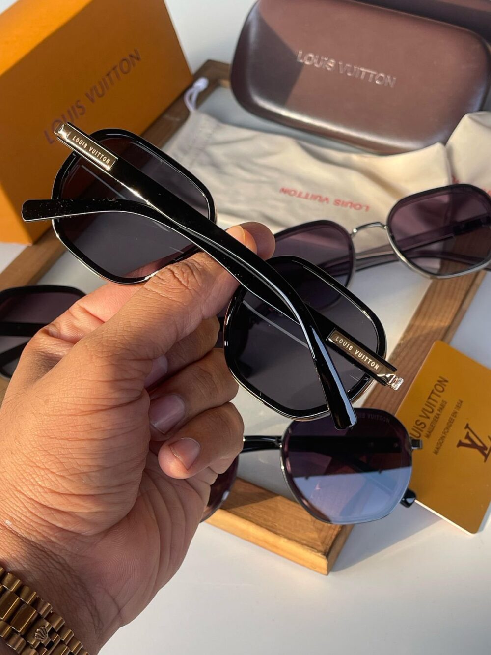 *LOUIS VUITTON SUNGLASSESS*

*UNISEX MODEL*