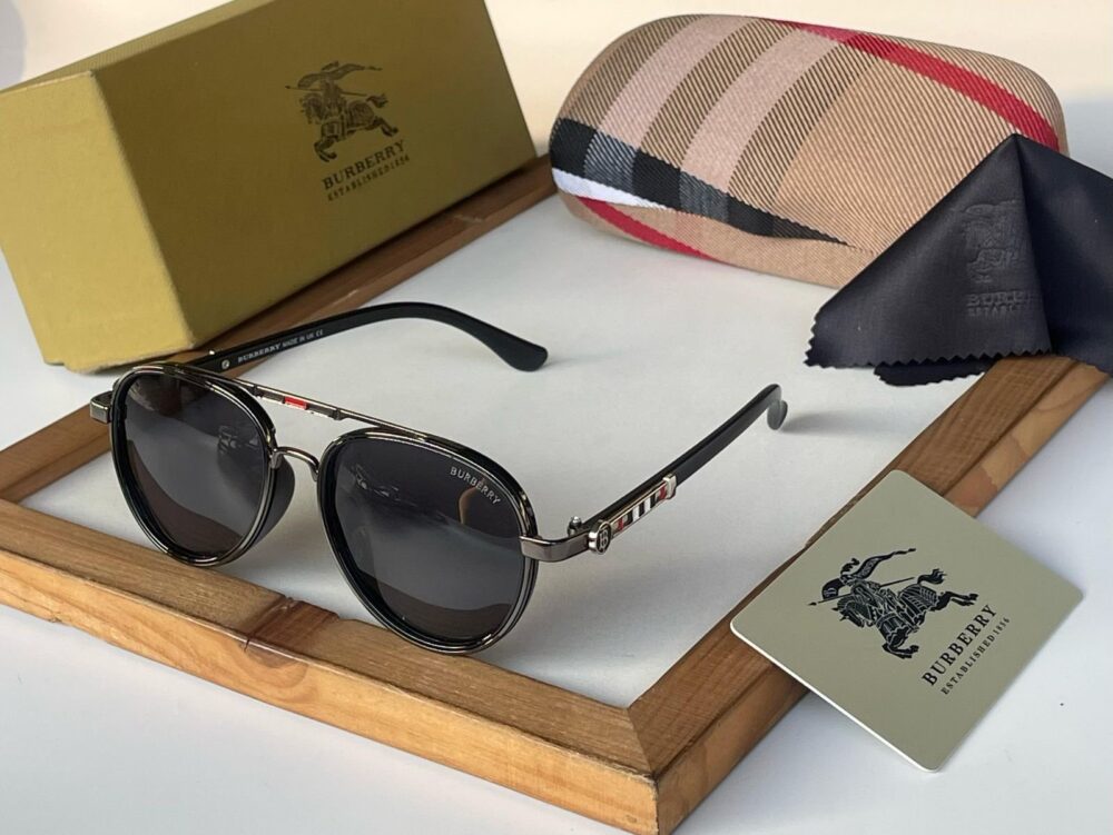 *BURBERRY SUNGLASSESS*

*UNISEX MODEL* - Image 2