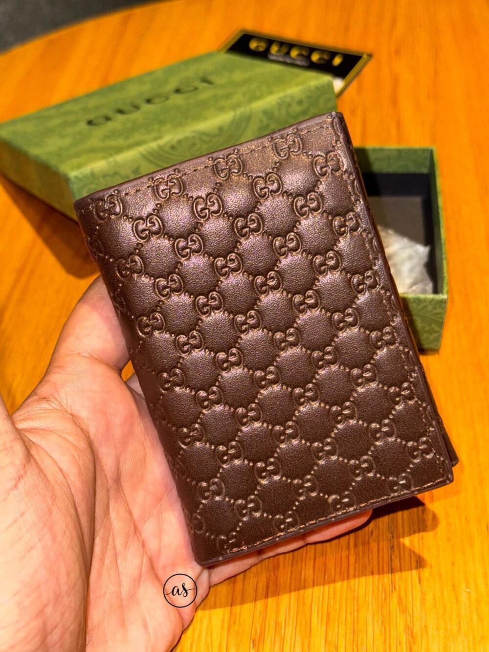 *• GUCCI  3-FOLD  WALLET •*  🎖

*GUCCI  EMBOSSED  WALLETS* ✌️