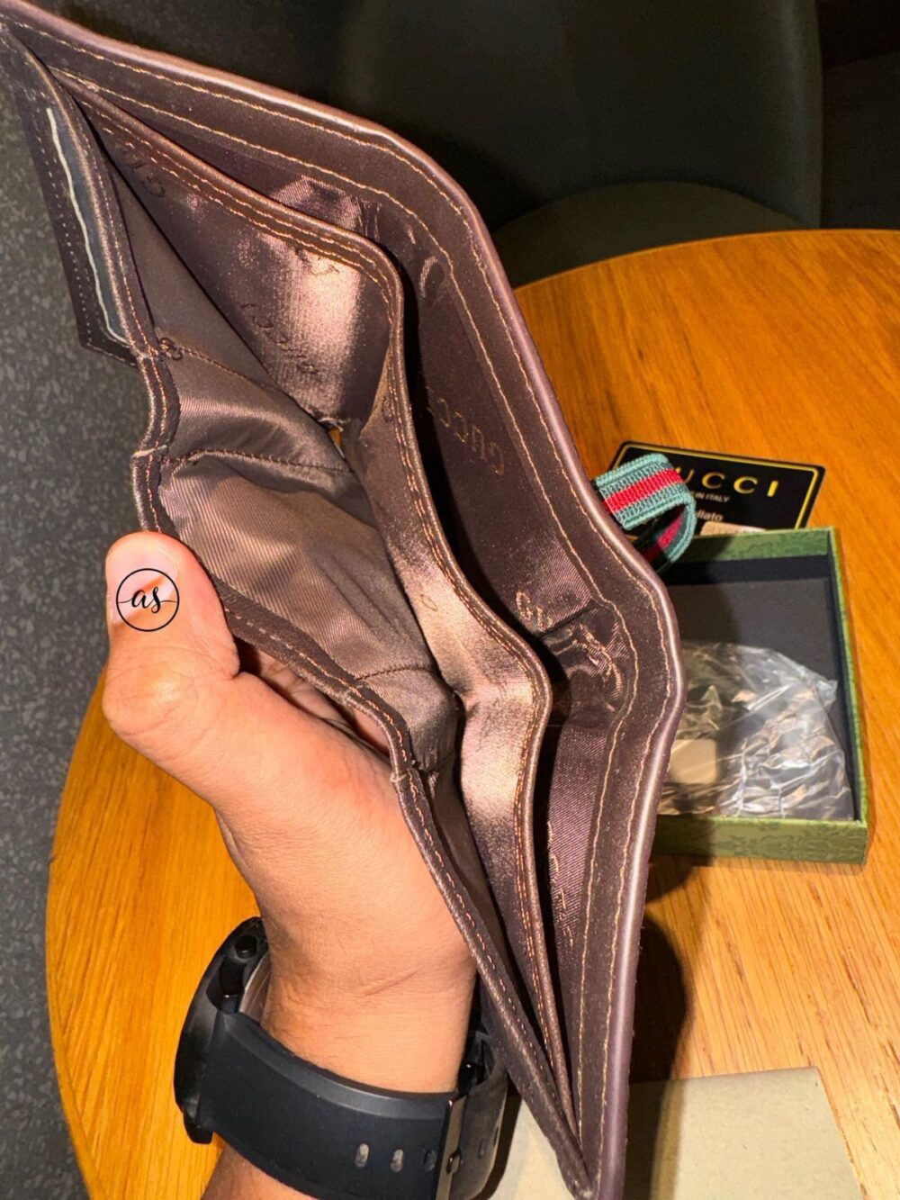 *• GUCCI  3-FOLD  WALLET •*  🎖

*GUCCI  EMBOSSED  WALLETS* ✌️ - Image 5