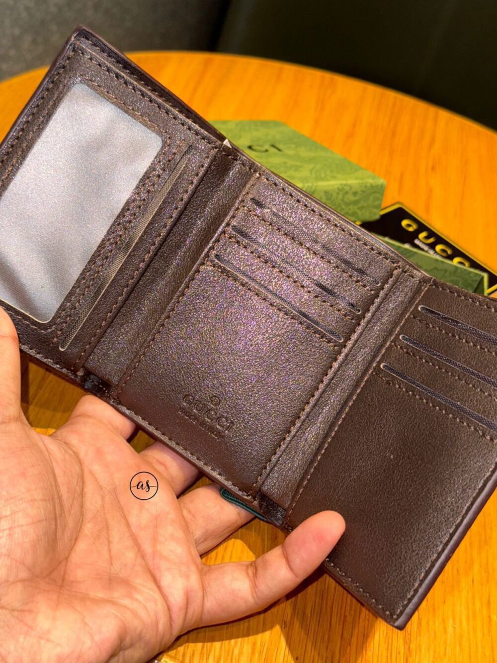 *• GUCCI  3-FOLD  WALLET •*  🎖

*GUCCI  EMBOSSED  WALLETS* ✌️ - Image 4