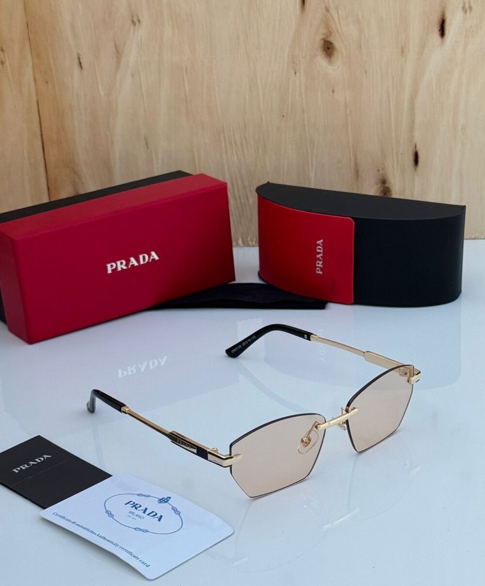 *BRAND-PRADA*

*UNISEX MODEL*